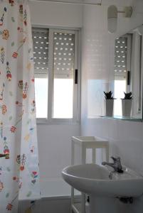a bathroom with a sink and a shower curtain at villa beltran in Vinarós