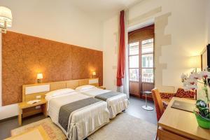 Postel nebo postele na pokoji v ubytování Grande Albergo Alfeo