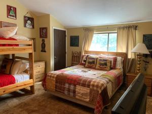 a bedroom with a bed and a television in it at Claim Jumper 9 Townhouse With High Speed Wifi in Red River