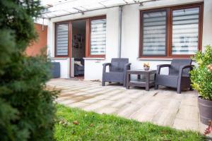 Posedenie v ubytovaní Al-Dom Apartamenty Wiśniowy Ogród z garażem