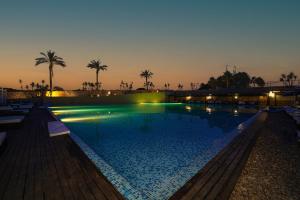 Bazén v ubytování Amareclub Baia Dei Turchi Resort - Adults Only nebo v jeho okolí