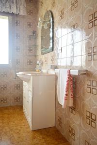 a bathroom with a sink and a mirror at Casa con vistas al mar en Playa de Foxos in Sanxenxo
