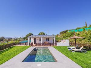 The swimming pool at or close to Cubo's Casita el Bancal