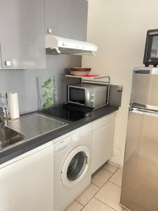 Kuchyň nebo kuchyňský kout v ubytování Small appartement