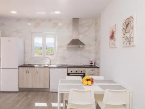 A kitchen or kitchenette at Cubo's Casita el Bancal