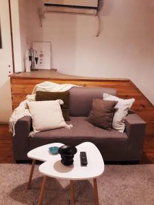 Et sittehjørne på Beautiful cozy loft apartment #2