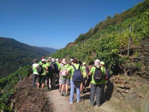 a group of people walking on a mountain trail at Dona Branca in Quiroga