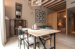 Gallery image of Weflating Suites Sant Antoni Market in Barcelona