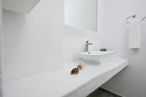 A bathroom at Villa Fos
