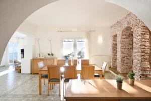 A seating area at Villa Fos
