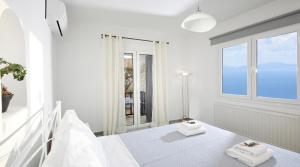 A bed or beds in a room at Villa Fos