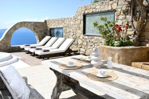 A seating area at Villa Fos Még 37 kép