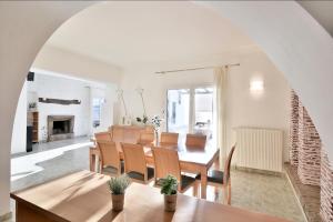 A kitchen or kitchenette at Villa Fos