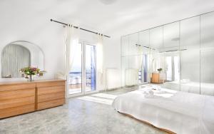 A bed or beds in a room at Villa Fos