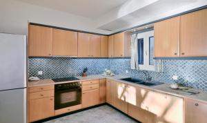 A kitchen or kitchenette at Villa Fos