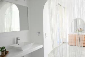 A bathroom at Villa Fos