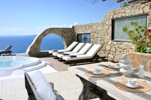 The swimming pool at or close to Villa Fos