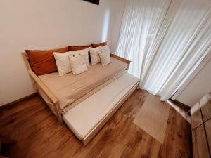 a bed with four pillows on it in a room at Departamento temporal calle 51 y 15 con cochera a 100 metros para autos chicos - medianos in La Plata