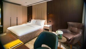 Voodi või voodid majutusasutuse Emery Hotel toas