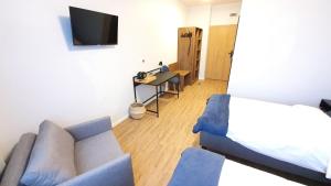 TV a/nebo společenská místnost v ubytování Sleep Port B&B - bezpłatny parking