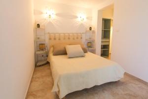 Кровать или кровати в номере Appartement T2 rez de villa