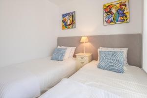 Posteľ alebo postele v izbe v ubytovaní Ático 2 terrazas junto al mar by Rent Me