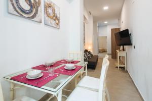 Televízia a/alebo spoločenská miestnosť v ubytovaní Apartamento céntrico en la calle Cruz Verde, 10