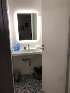 a bathroom with a sink and a mirror at IL SICOMORO in Sansepolcro