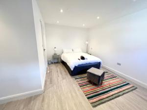 a bedroom with a bed and a rug at 3 Cosy Homes Walking Distance to Mall with Parking Available to Book Separately 3 Bed House Or 1 Bed Apartment Or Studio in Golders Green