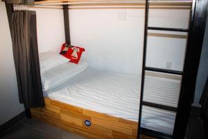 Кровать или кровати в номере Starfish Hostel
