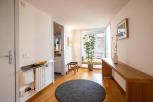 a living room with a table and a rug at 31TILB1041 Magnific Apartment in Villa Olímpica in Barcelona