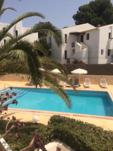 Bazén v ubytování Apartamento Caballito de Mar nebo v jeho okolí