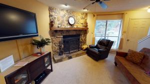 Et tv og/eller underholdning på Grandview #11 Townhouse With High Speed Wifi