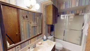 Et badeværelse på Grandview #11 Townhouse With High Speed Wifi + 26 billeder