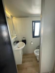 ALMALO Floating House - Casa Galleggiante的一间浴室
