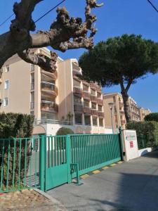 Gallery image of Le Cosy, proche plage, base nature, tout à pied in Fréjus