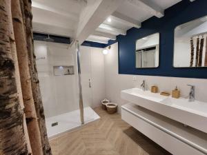 Kúpeľňa v ubytovaní Appart'Hôtel Blois vue Château