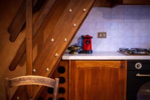A kitchen or kitchenette at L'angolo nascosto