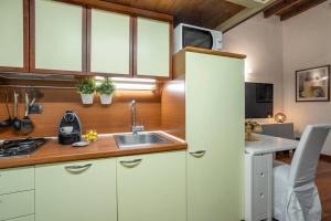 Kép [MOSCOVA-DUOMO LOFT] WiFi, Netflix & Design szállásáról Milánóban a galériában Még 9 kép