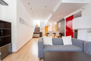 a living room with a couch and a dining room at Exclusiva Villa de Lujo con piscina in Canyelles