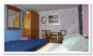 a bedroom with a bed and a table and chairs at Agroturystyka Chłopy in Sarbinowo