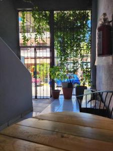 Un balcón o terraza en Small studio APT 5min to DT! 15 fotos más