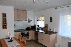 Kjøkken eller kjøkkenkrok på Ferienwohnung Am Schwellenweiher