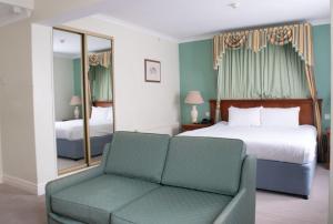 Cama ou camas em um quarto em Tong Park Hotel