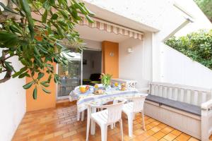 Balkón alebo terasa v ubytovaní L'Orée du Couchant * Piscine * Parking Privé * Clim + 23 fotografií