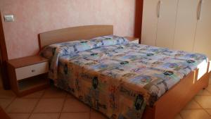 A bed or beds in a room at Appartamento vista mare Posidonia