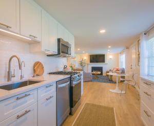 Køkken eller tekøkken på 23 Captain Paine Road East Sandwich - - Cape Cod