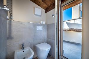 A bathroom at YiD Lovely Duomo suite Apt
