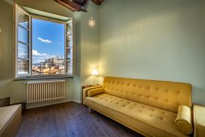 A seating area at YiD Lovely Duomo suite Apt
