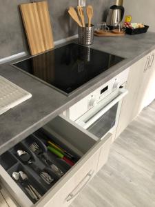Dapur atau dapur kecil di Superb apartment Free Underground Parking